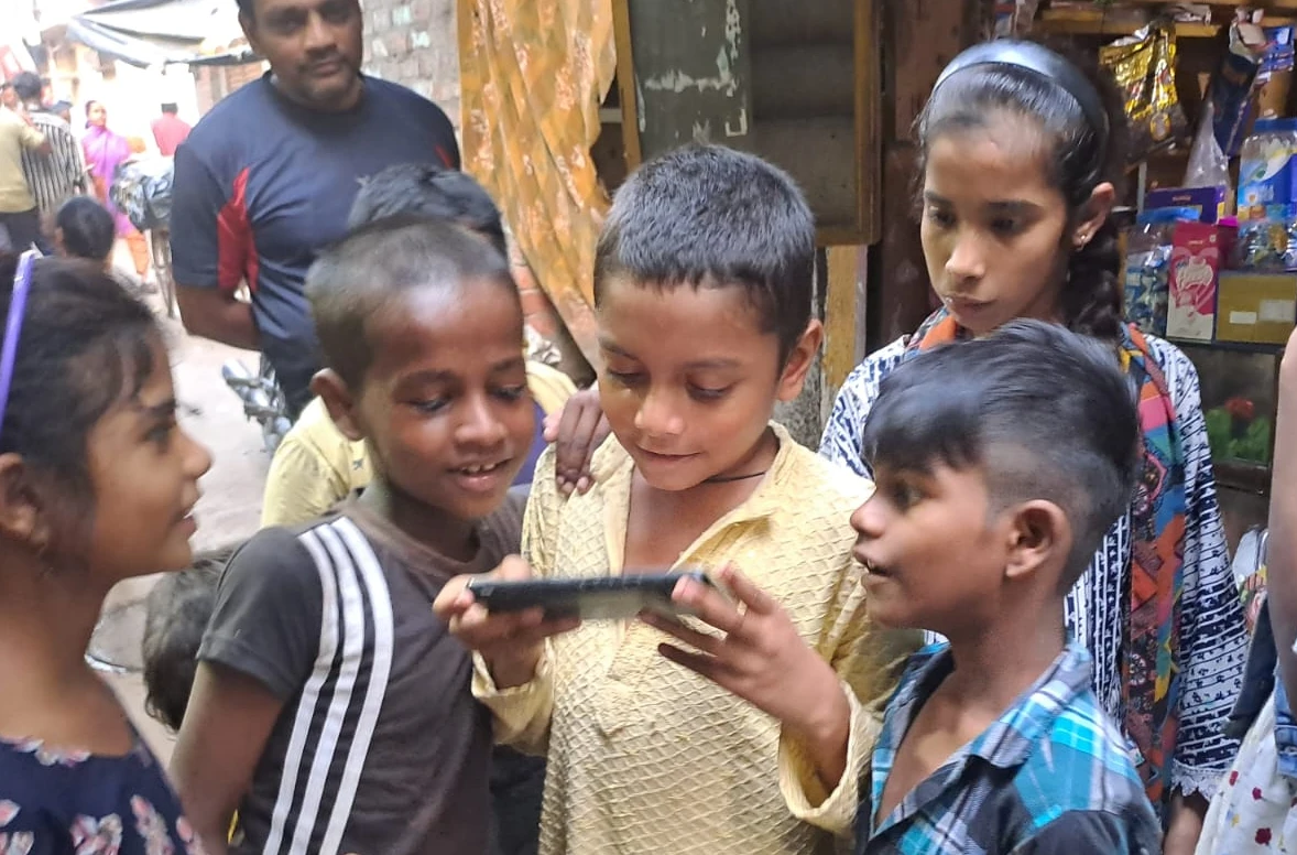 Children learning together with LIFTeracy
